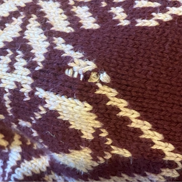 Vintage TOMMY HILFIGER Men Burgundy Pattern Snowflakes Sweater Size XL-Fit Small - Picture 6 of 8